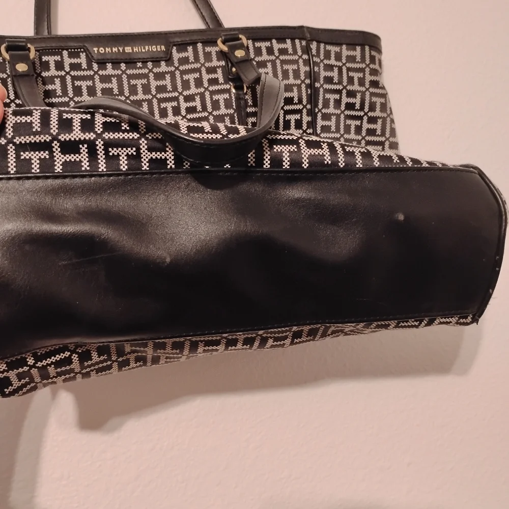 Tommy Hilfiger Tote Bag - Picture 4 of 8